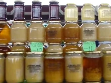 Пчелар: Вкарват мед от Украйна и Китай за 2 лв., продават го за български на висока цена