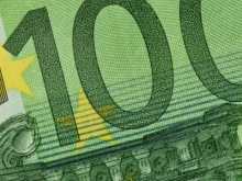 Мъж се опита да плати сметката си за вода с фалшиви 100 евро