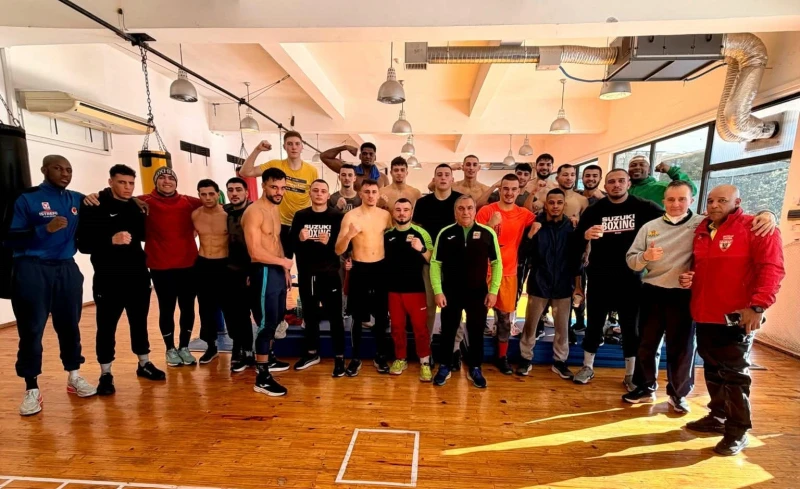 Тежки тренировки и здрави спаринги за боксьорите ни на Белмекен