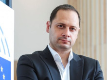 Петър Витанов: Разделението в България не е идейно - Радев очаква подкрепа както отляво, така и отдясно