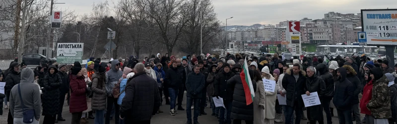 Протестиращи блокираха главен път София – Варна, обявиха се срещу кариера за варовик