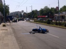 Опасни мото гонки на кръстовище в Пловдив 