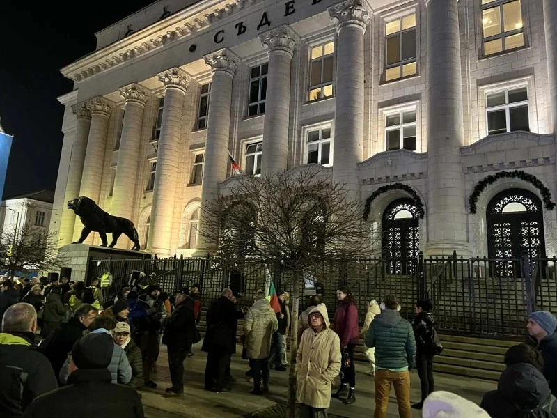 Започна протестът срещу Сарафов в София