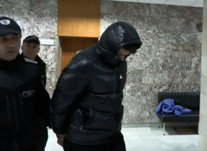 Пловдивски съд забрани на 19-годишния Божидар Бобоков да напуска страната