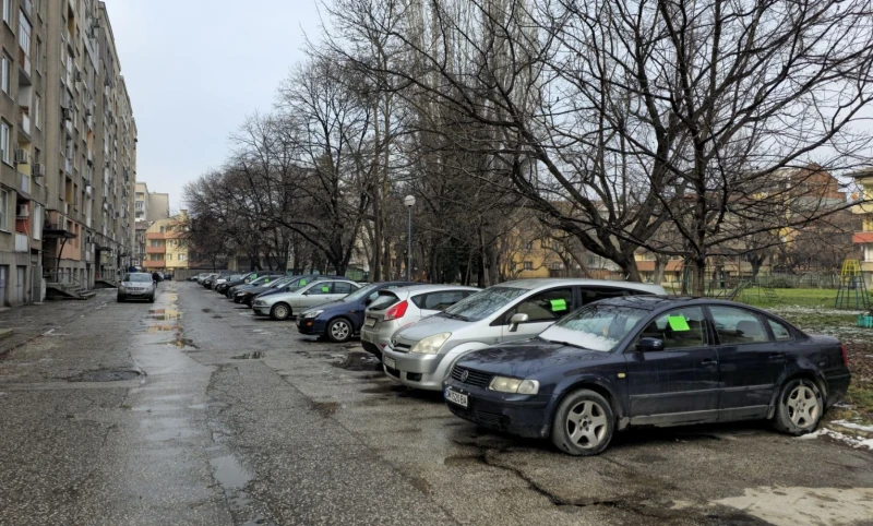 Ето защо са били глобени десетки шофьори, паркирали пред блока си в Пловдив