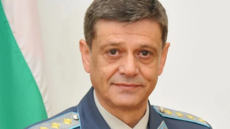 Ген. Константин Попов: Излизането на Радев на политическия терен в този момент е грешка!