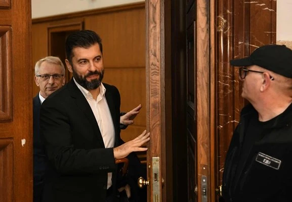 Делото срещу Кирил Петков: Свидетел твърди, че по преписката се е работило дълго време