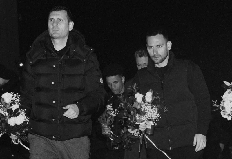 Ръководство, треньор и футболисти на ПАОК поднесоха цветя в памет на загиналите в катастрофата