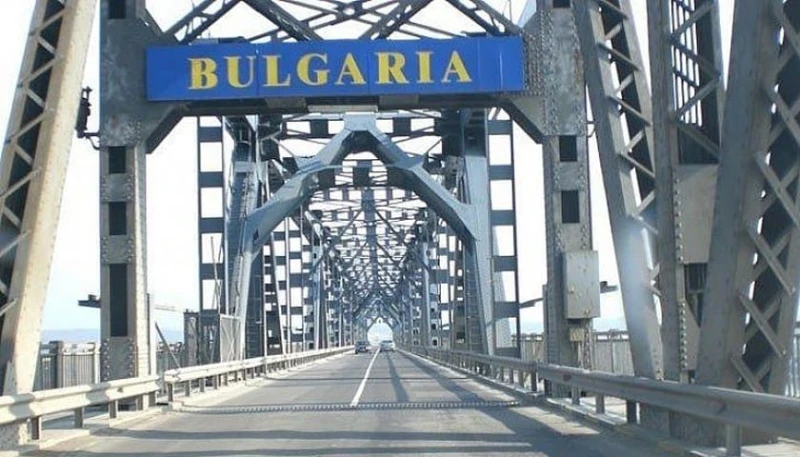 Затварят движението на Дунав мост при Русе