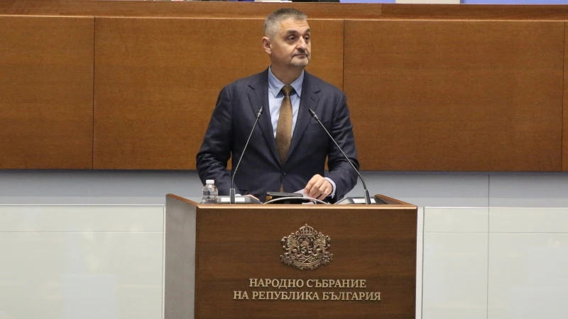 Кирил Добрев: Въвеждаме единен регистър на тротинетките и край на нормативния хаос