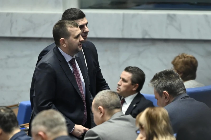 ПП-ДБ: Нотариалната заверка при прехвърляне на МПС е измислена административна тежест