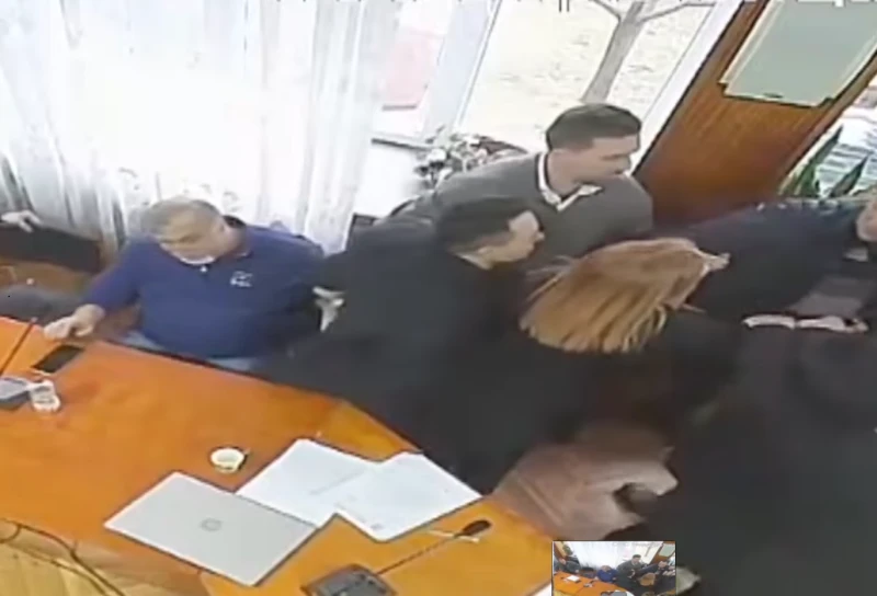Нападение над общински съветник от Берковица по време на заседание