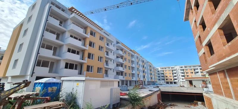 Икономист: Покупката на собствен дом е практически невъзможнa, държавата да поема ипотеката на семейства с деца