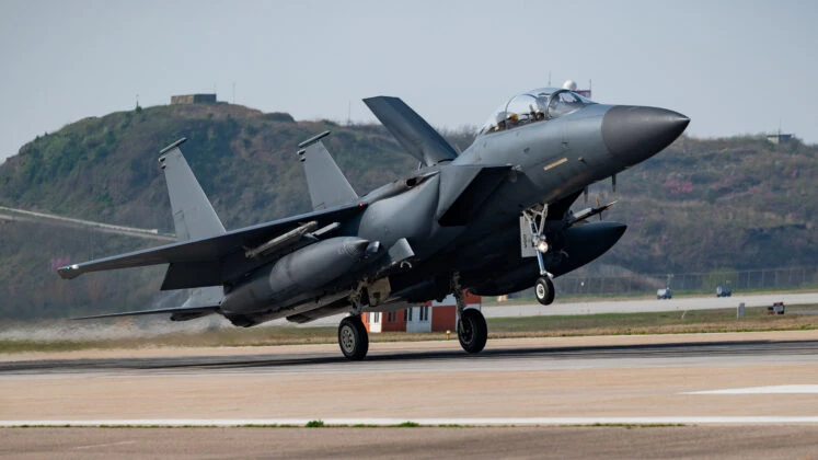 САЩ сключват договор за модернизацията на изтребителя F-15K на Южна Корея