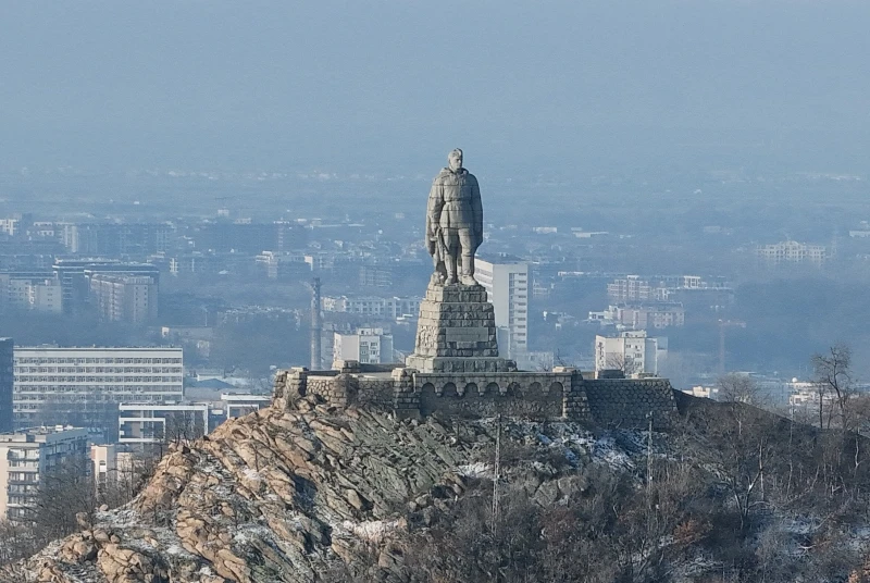 Скулпторът Иван Тотев: Истинският убиец на хилядите жертви на комунистическия режим е именно Альоша