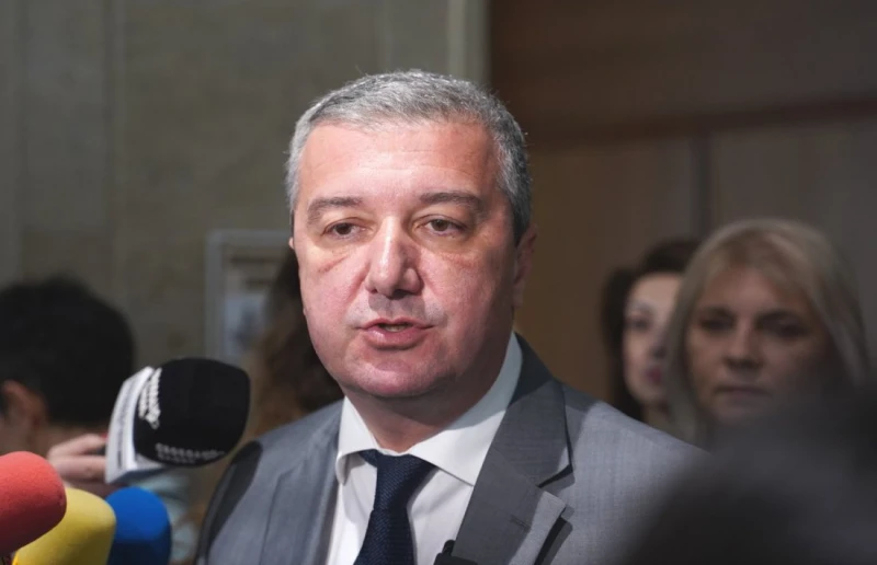Драгомир Стойнев: Йотова няма право на свободен избор