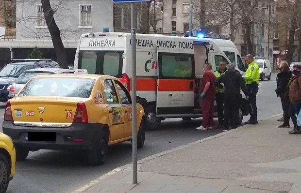 Нечувана жестокост в Пловдив: Деца се замерят със снежни топки, мъж изритва в лицето едно от тях