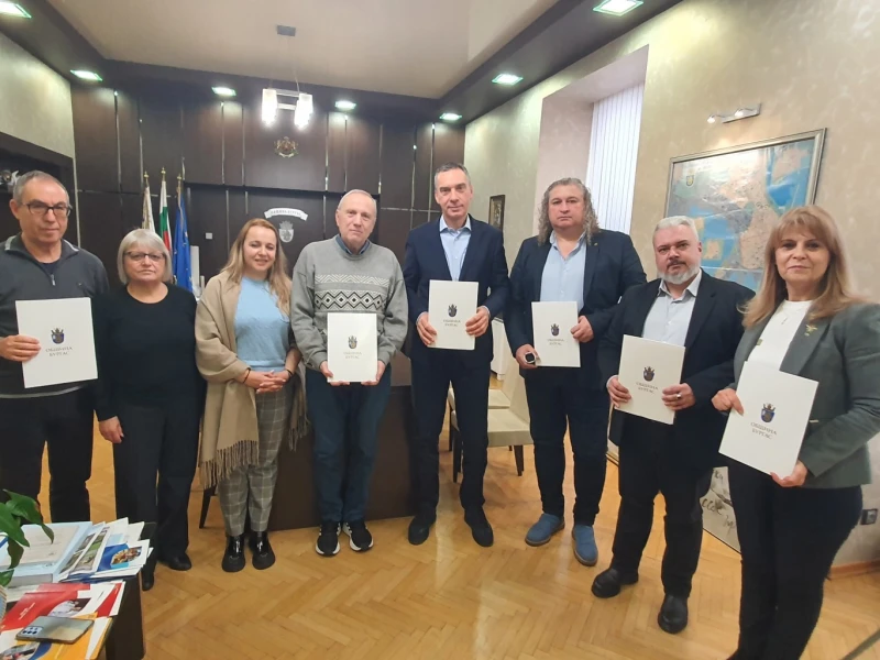 Кметът на Бургас и синдикатите подписаха нов Колективен трудов договор в сферата на образованието