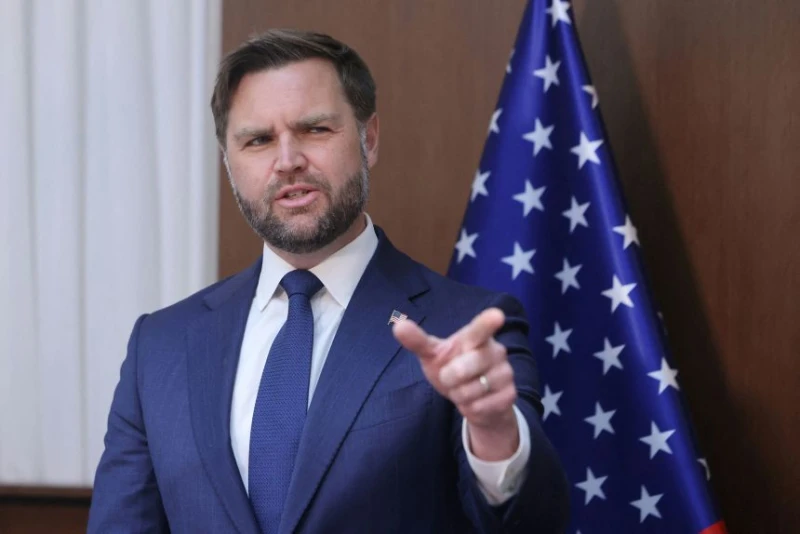Арестуваха мъж от Охайо за отправяне на смъртни заплахи срещу американския вицепрезидент