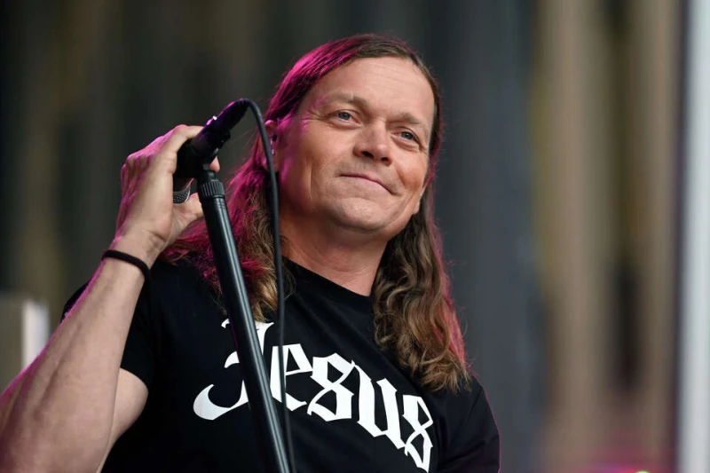Почина вокалистът на ''3 Doors Down''