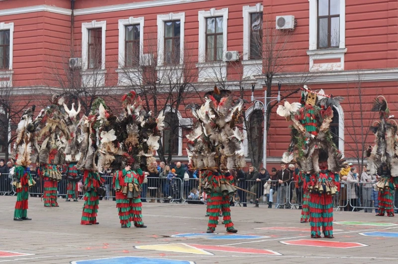 Маскарадната традиция събра поколения на "Джамала"