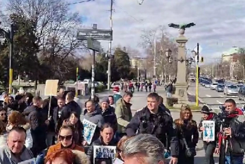 Протест срещу войната по пътищата: Граждани блокират Орлов мост