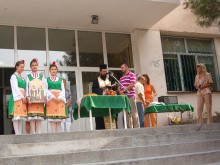 Водосвет в СОУ "Св. св. Кирил и Методий" за "Вяра, Надежда, Любов и майка им София"