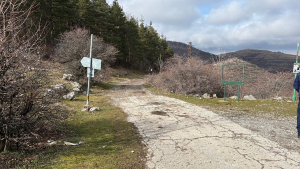 По непотвърдени данни смъртта на тримата души открити в кемпер