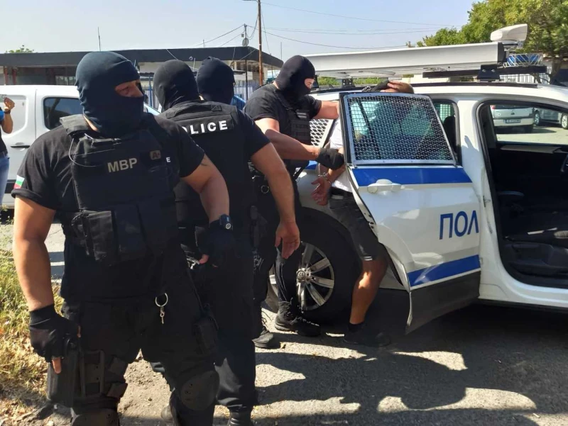 Полицията в Несебър разби домашна лаборатория за производство на наркотици
