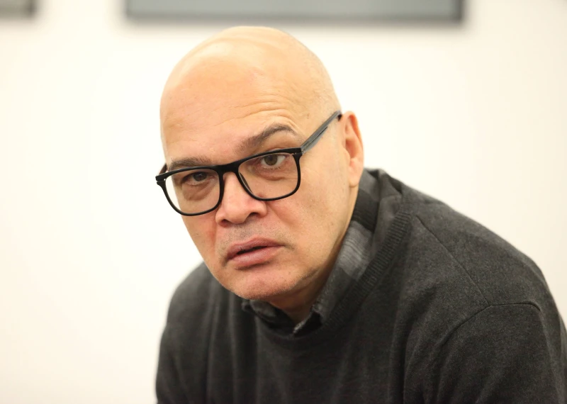 Безлов: Раните са удобни за собствена ръка. Няма чужда ДНК по телата. Тримата са се самоубили