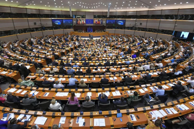 Европейският парламент изтегли за по-ранна дата гласуването за заем от 90 млрд. евро за Украйна