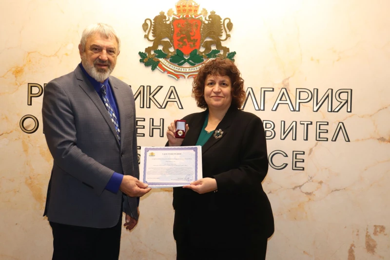 Началникът на РУО - Русе бе наградена за принос в подобряване качеството на образователния процес