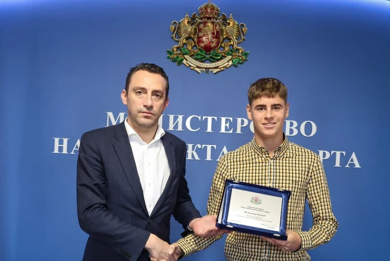 Министър Пешев награди първенеца от Откритото първенство на Австралия по тенис при юношите