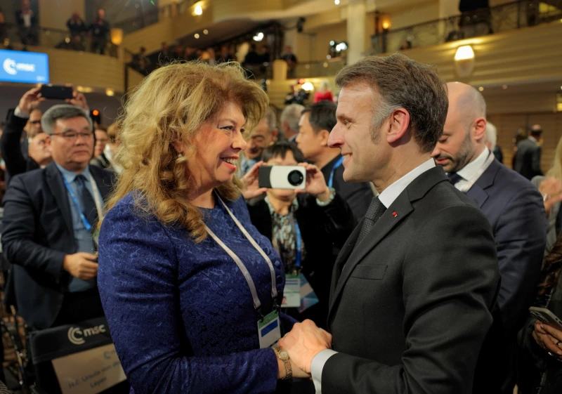 Йотова разговаря с Еманюел Макрон в Мюнхен