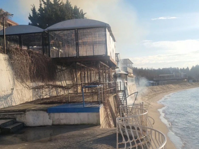 Пожар унищожи култово заведение в Несебър