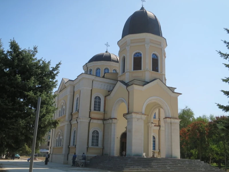 Спор между Общината и Русенска митрополия за паметник на Патриарх Неофит