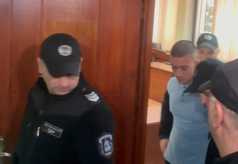 Никола Бургазлиев: Моля ви да ми дадете шанс да завърша образованието си