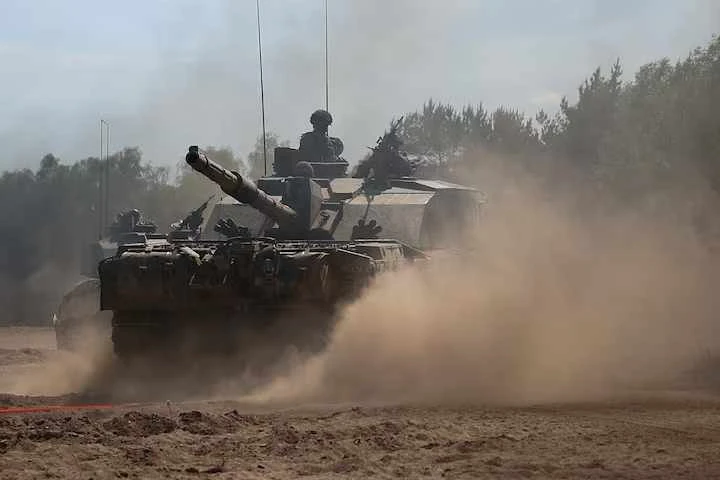 Стармър: Великобритания трябва бързо да увеличи разходите си за отбрана