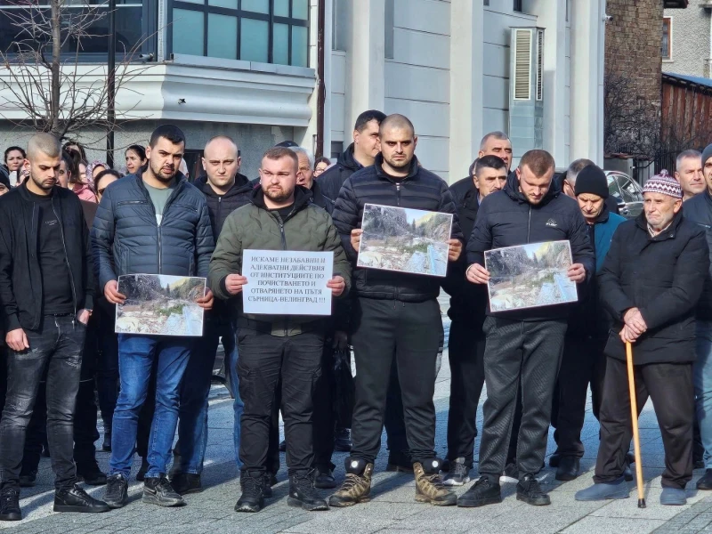 Кметът на Сърница и жителите постигнаха успех: Работи се по пътя към Велинград