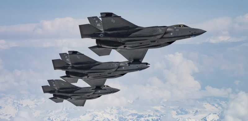 Нидерландски министър обяви, че софтуерът на изтребителите F-35 може да бъде "разблокиран", за да бъдат интегрирани европейски оръжия