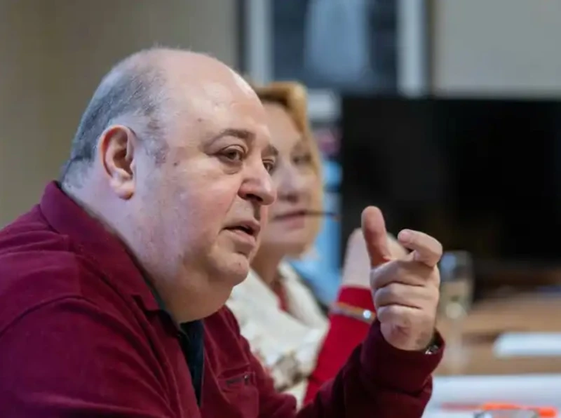 Един актьор ще направи дебют, а ние ще разберем как красавица търси беден грозник 