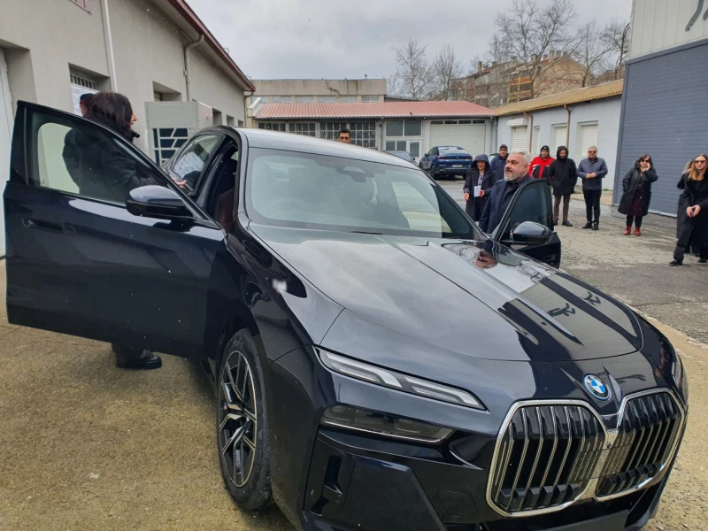 Механото в Бургас получи второ луксозно возило за учебни цели