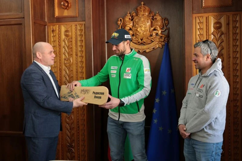 С бурни аплодисменти посрещнаха Радослав Янкова в Банско