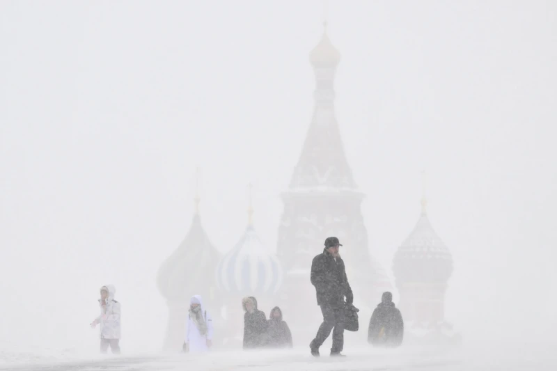 Зимен ад в Москва: Нивото на снежната покривка може да счупи всички рекорди