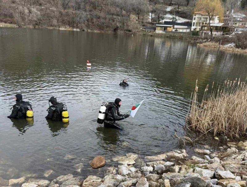 Пожарната в Смолян е домакин на зимен водолазен тренировъчен лагер