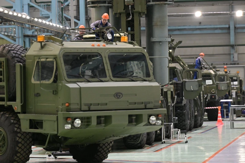 Медведев: Военно-промишленият комплекс на Русия е най-мощният в света