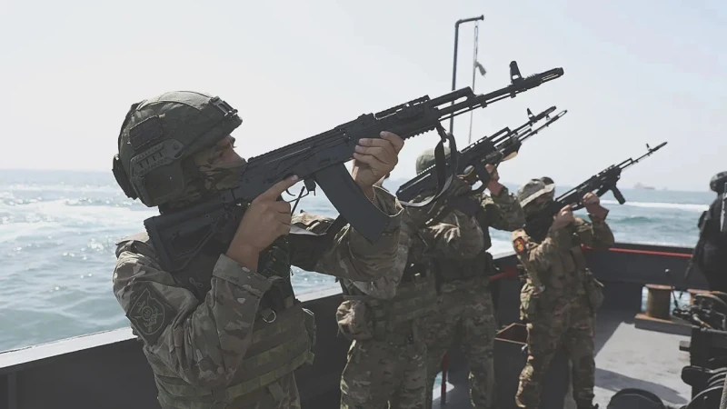 Иран проведе военни учения с Русия на фона на напрежението със САЩ