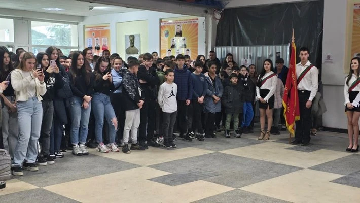 Кметът на Русе награди отличници от Спортното училище на патронния им празник