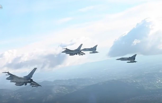 "Въздушен двубой" в Жълто море: F-16 на САЩ се доближиха опасно близо до китайски изтребители