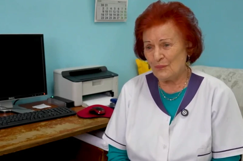 На 87 години всеки делничен ден тя облича бялата престилка и прекрачва прага на болницата